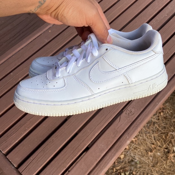 Nike Air Force 1 Low Size 5.5Y Triple White Kid’s Sneakers - Picture 10 of 13